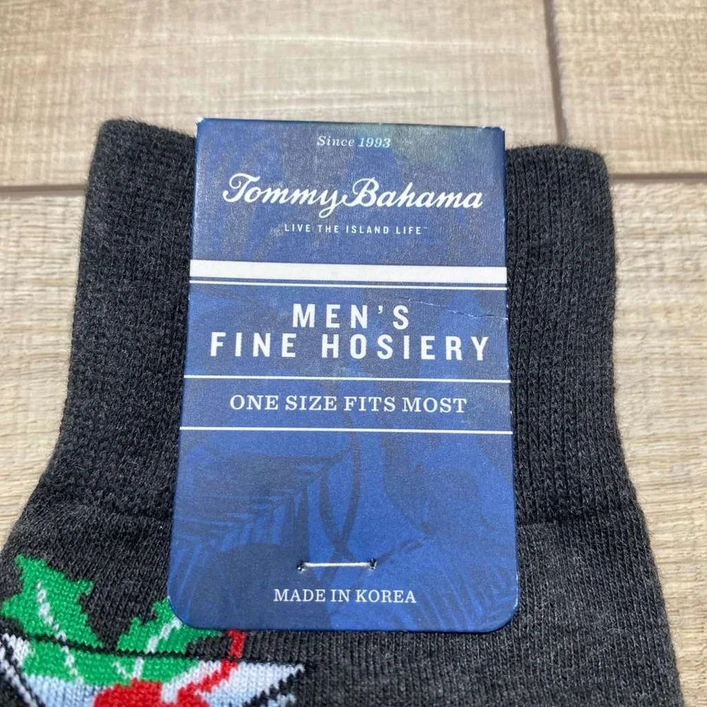 Tommy Bahama Mens Fine Hosiery Christmas Martini Cocktail Holiday Socks One Size
